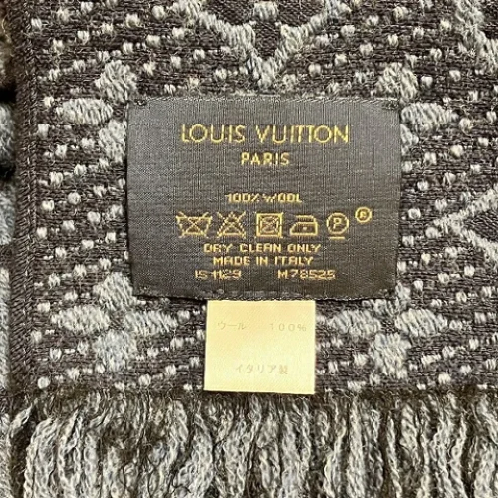 Louis Vuitton Vintage Pre-owned Wool scarves Gray Dames