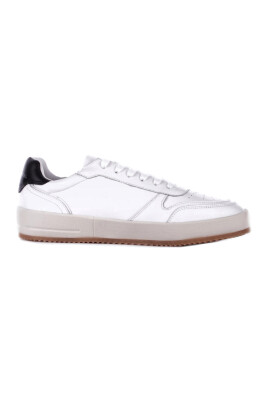 sneakers-blanches-avec-detail-logo