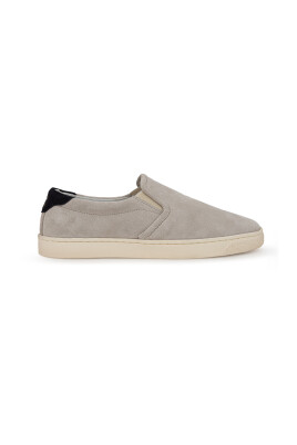 grijze-suede-instapper-klassieke-stijl