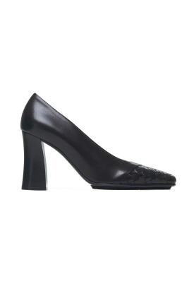 black-leather-pointed-toe-pumps
