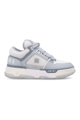 sneakers-gris-style-audacieux