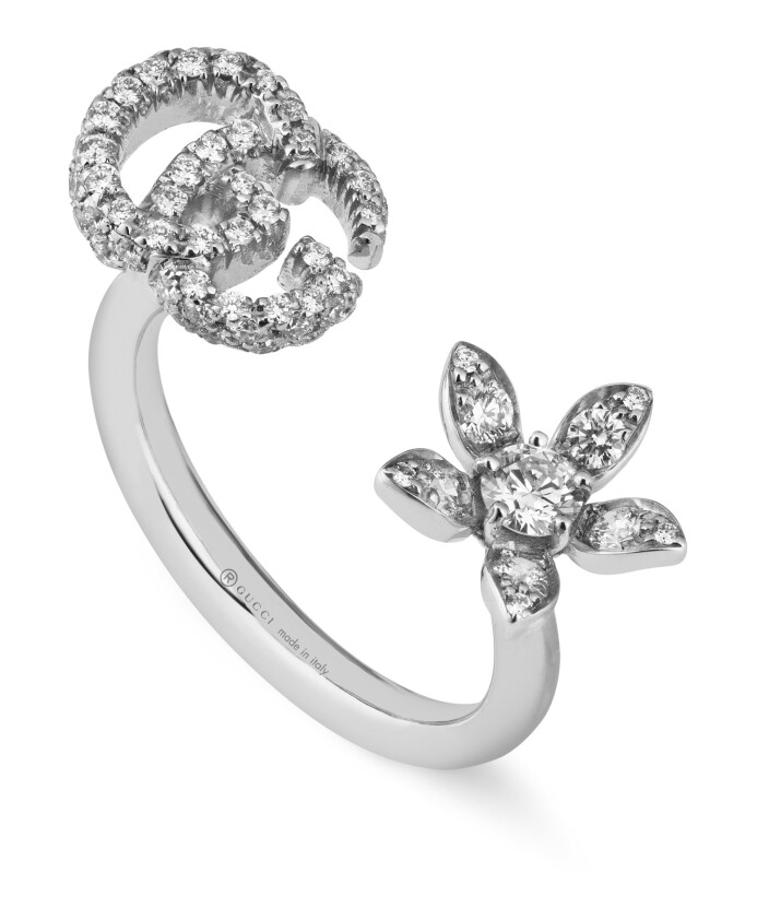 flora-ring-in-18kt-witgoud-en-diamanten