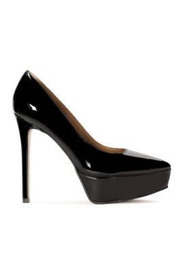 Svart lackad plattform och stiletto pumps
