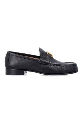 black-closed-vlogo-signature-loafer-shoes