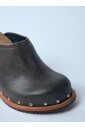 mules-a-talon-ornees-de-clous
