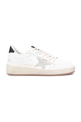 white-sneakers-elegance-chic-comfort