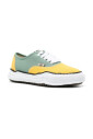 green-canvas-sneakers-with-contrast-detail