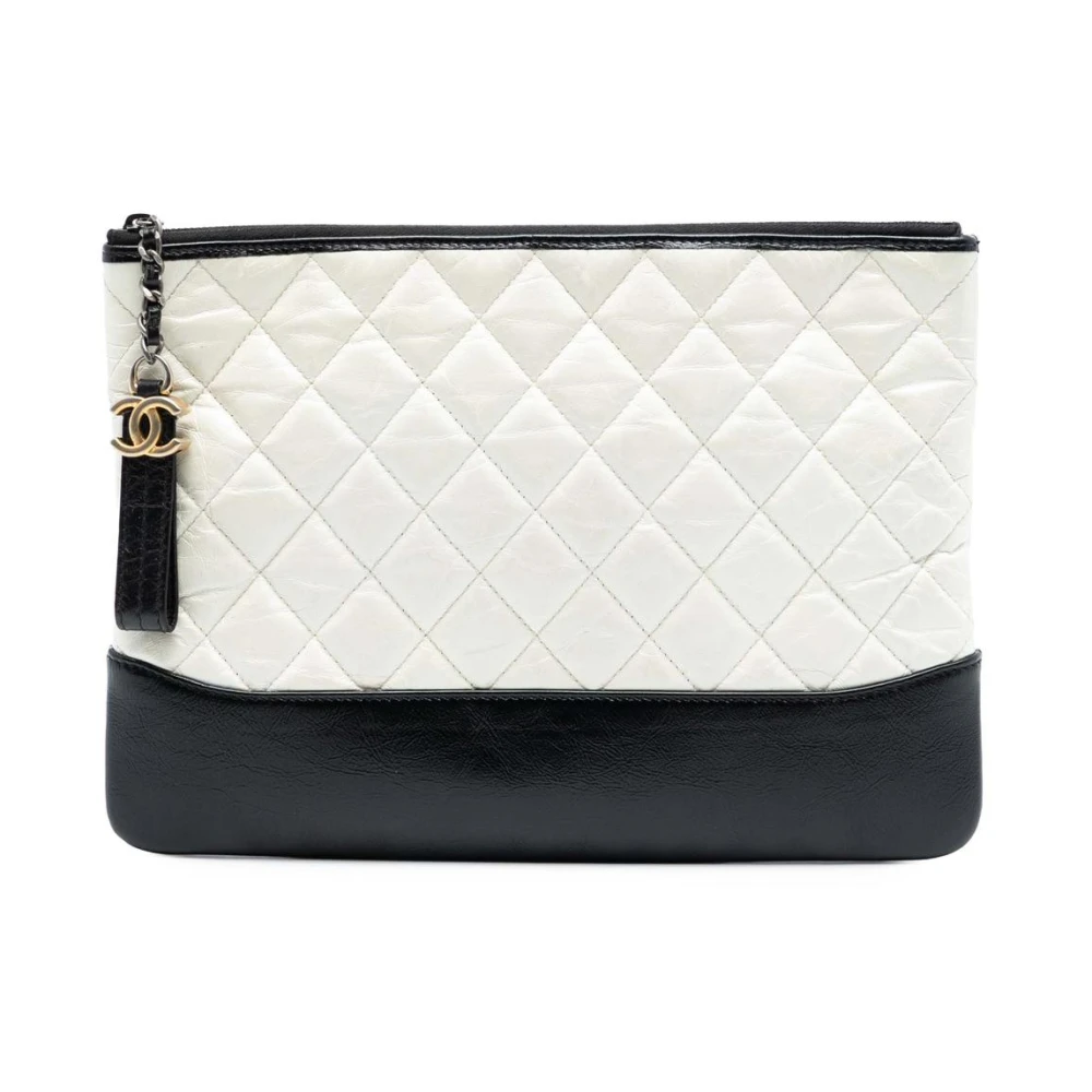 Chanel Vintage Women's Pre-Owned Quilted Leather Clutch