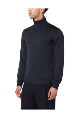 grey-sweater-dolcevita-style