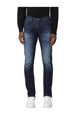 dark-wash-denim-jeans-stylish-men