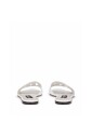 chaussures-plates-blanches-en-cuir-avec-logo