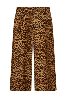 Jeans med fläckar