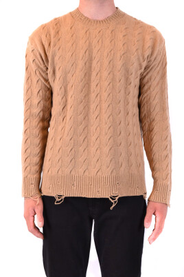 round-neck-knitwear