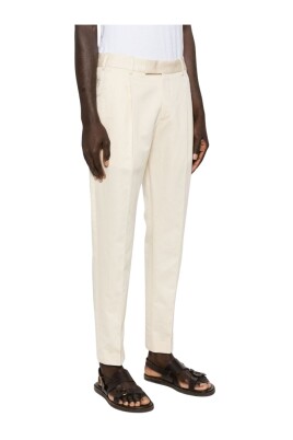 beige-trousers-for-men