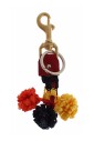 porte-cles-multicolore-en-raphia-et-cuir-avec-details-metalliques
