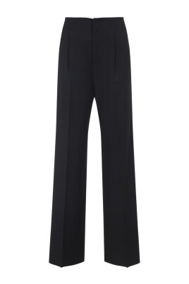 grey-trousers-elegant-comfortable-chic