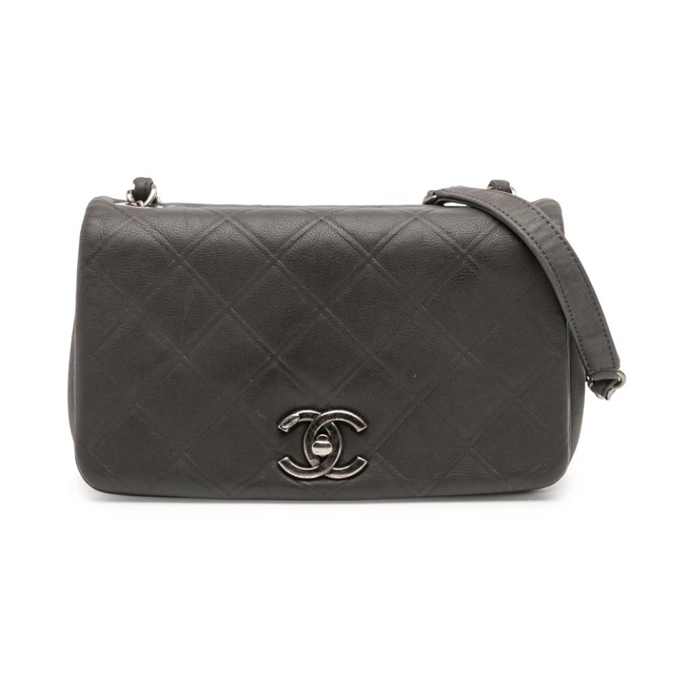Chanel Vintage Women's Gray Pre-Owned Quilted Flap Bag