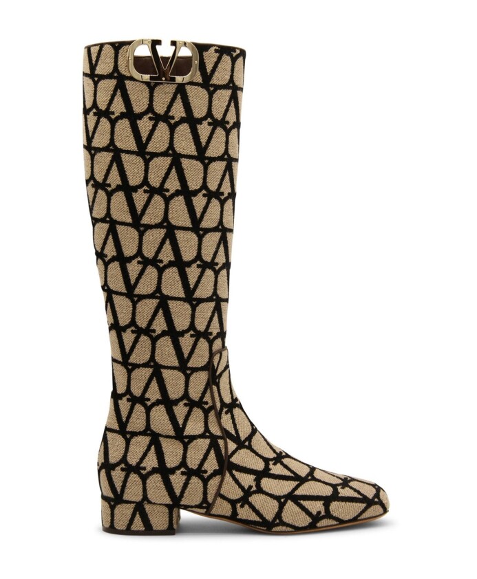 canvas-logo-boots-with-side-vlogo