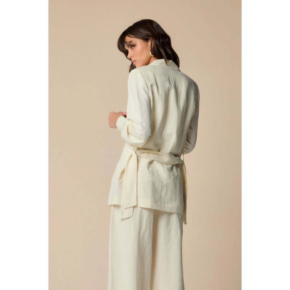 Kocca Stijlvolle Blazers voor een Chic Look Beige Dames