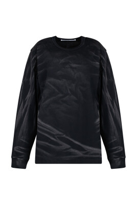 t-shirt-noir-avec-logo-en-relief
