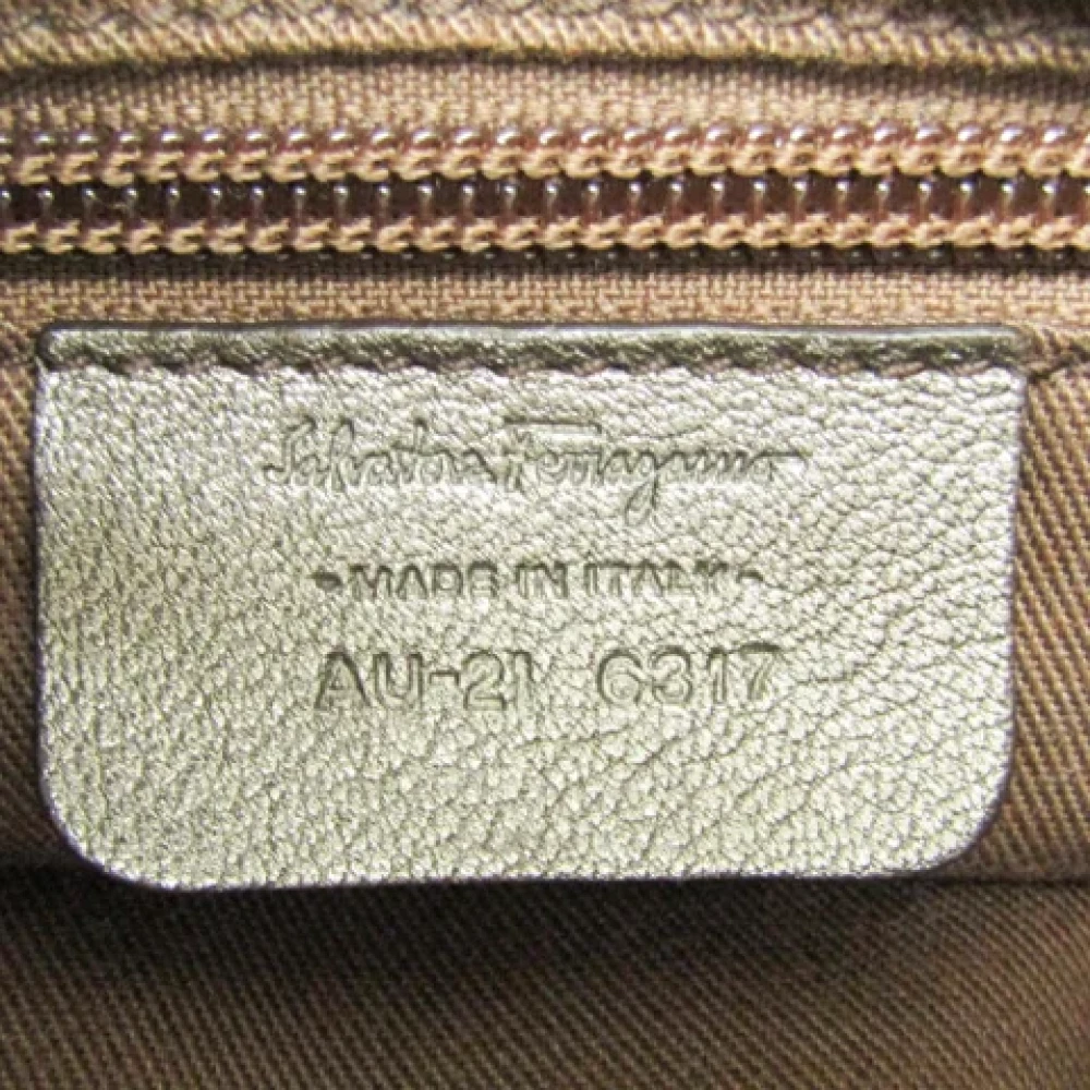 Salvatore Ferragamo Pre-owned Leather totes Beige Dames