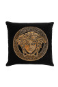 coussin-iconique-en-velours-noir-avec-clous