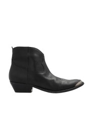 �Young� leather ankle boots