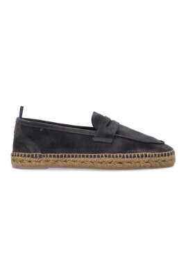 stylish-closed-toe-moccasin-shoes
