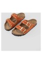sandales-rivet-en-rouille-foncee