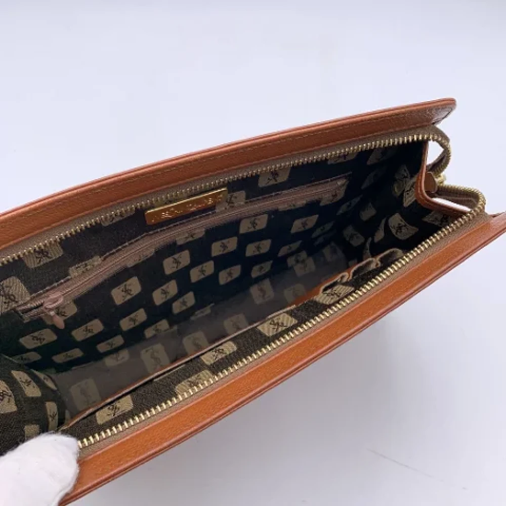 Yves Saint Laurent Vintage Pre-owned Leather clutches Brown Dames