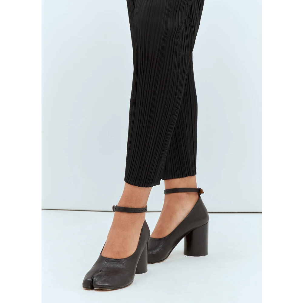 Issey Miyake Geplooide Tapered Broek Black Dames