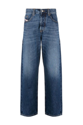 straight-jeans-classic-design