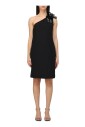 robe-noire-a-une-epaule-ornee