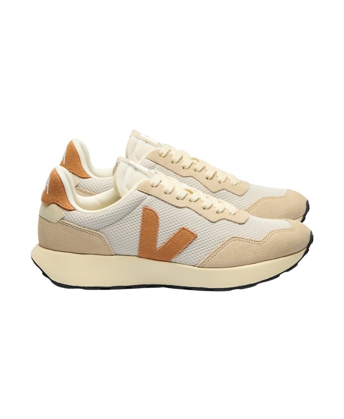chaussure-de-retro-running-avec-design-asymetrique