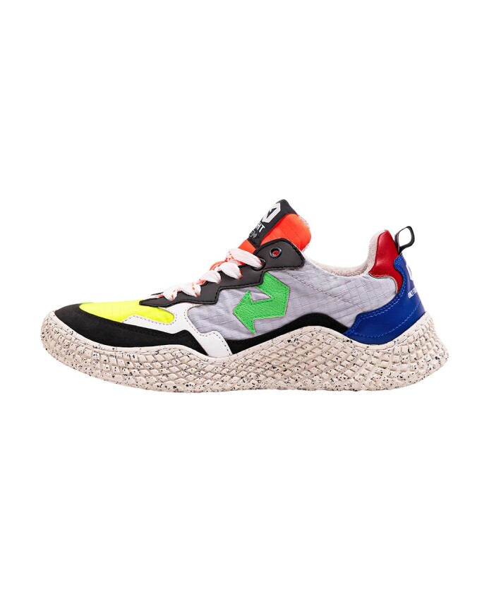 sneakers-dark-mix-square
