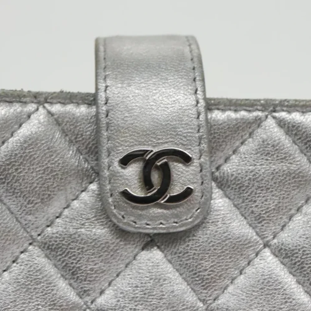 Chanel Vintage Pre-owned Leather clutches Gray Dames