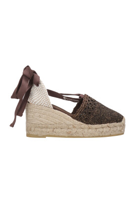 sandales-marron-avec-talon-couvert
