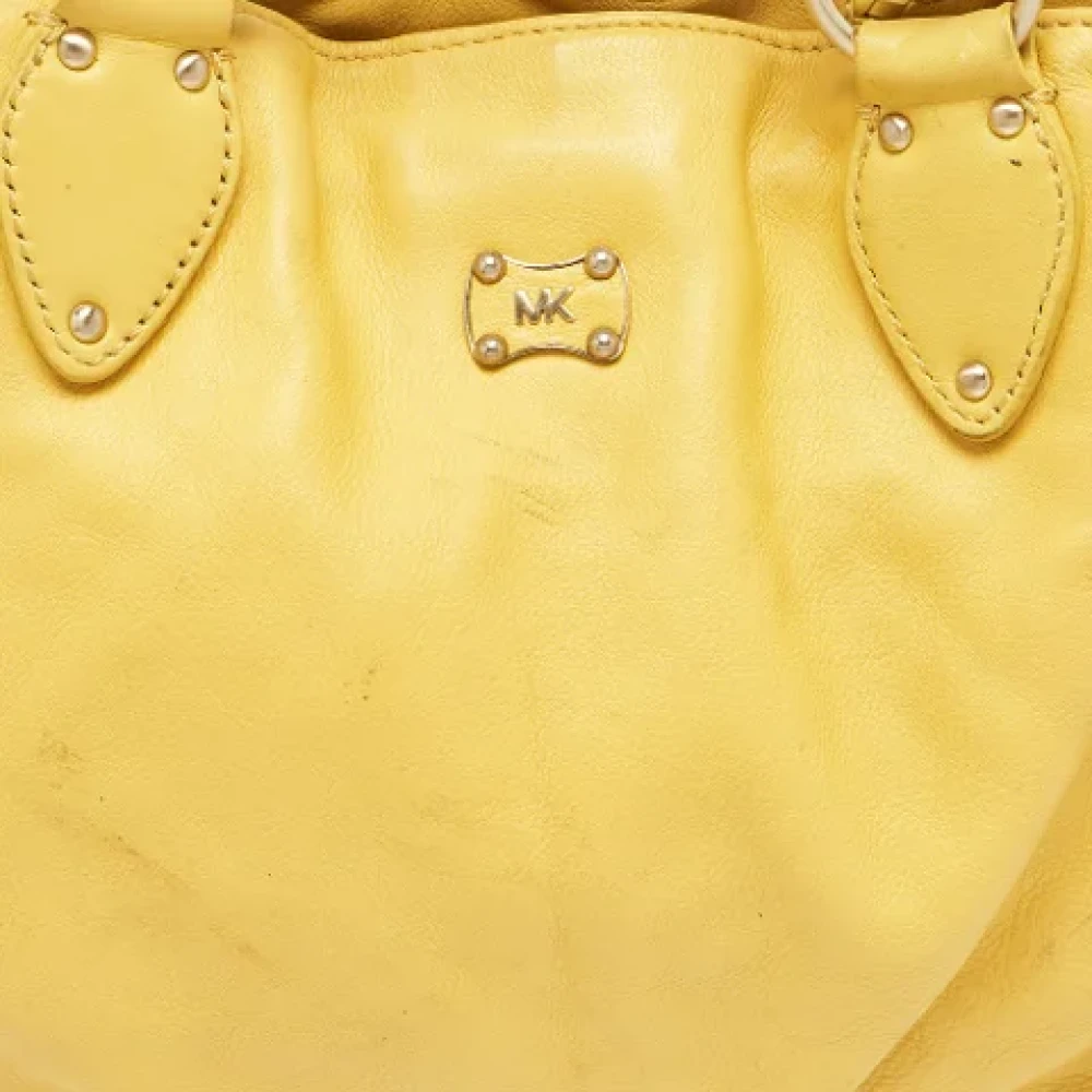 Michael Kors Pre-owned Leather shoulder-bags Yellow Dames