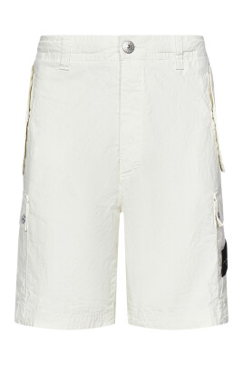 shorts-blancs-avec-poches-et-insigne