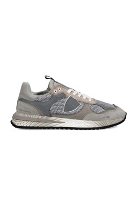 sneaker-grise-en-mesh-avec-details-perfores