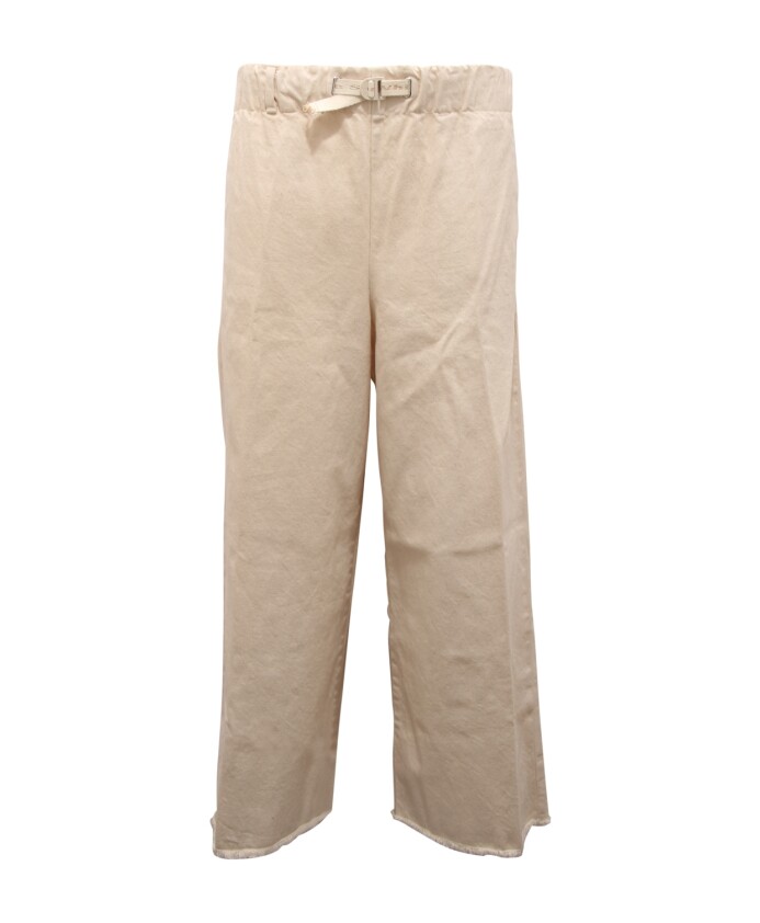 carol-wo-broek-in-zwart