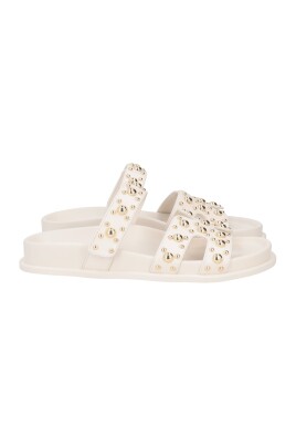 ivory-sandals-with-borchia-detail