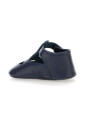 chaussures-plates-bleues-avec-decoupe