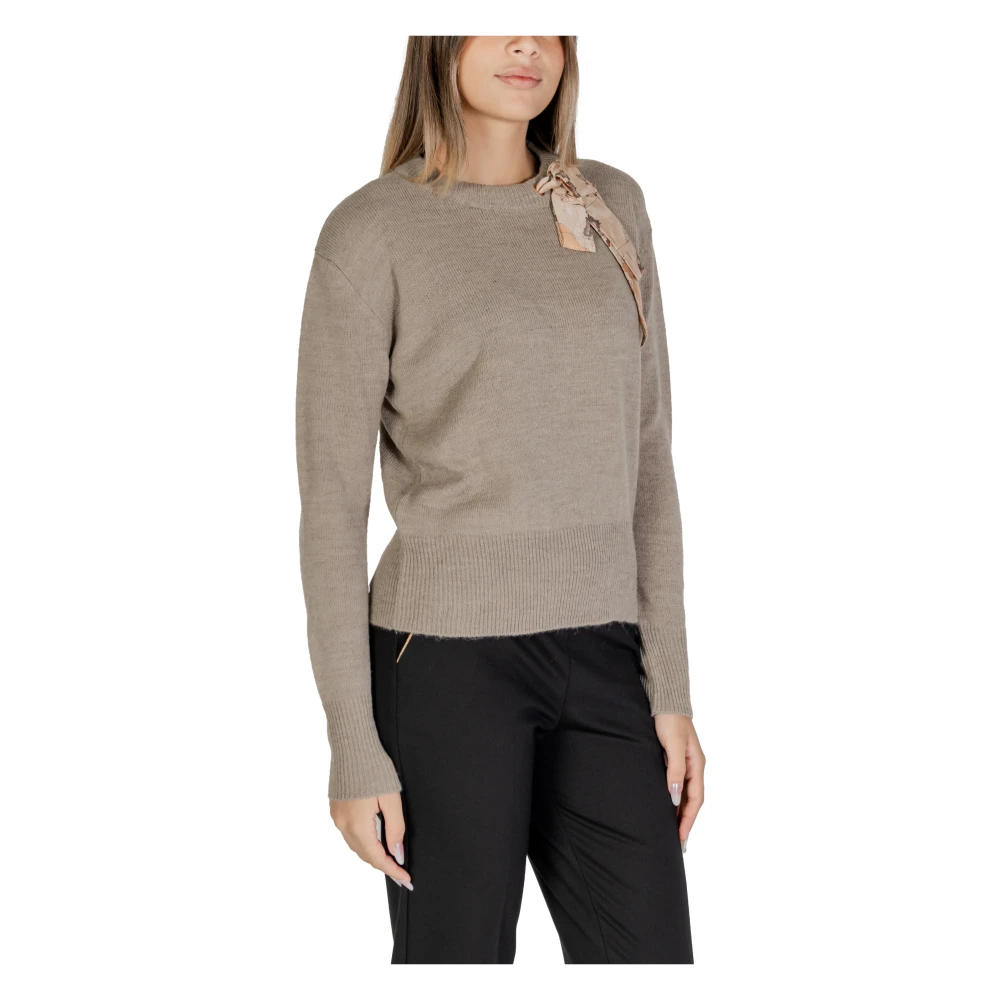 Alviero Martini 1a Classe Beige Gebreide Trui Lange Mouw Ronde Hals Beige Dames