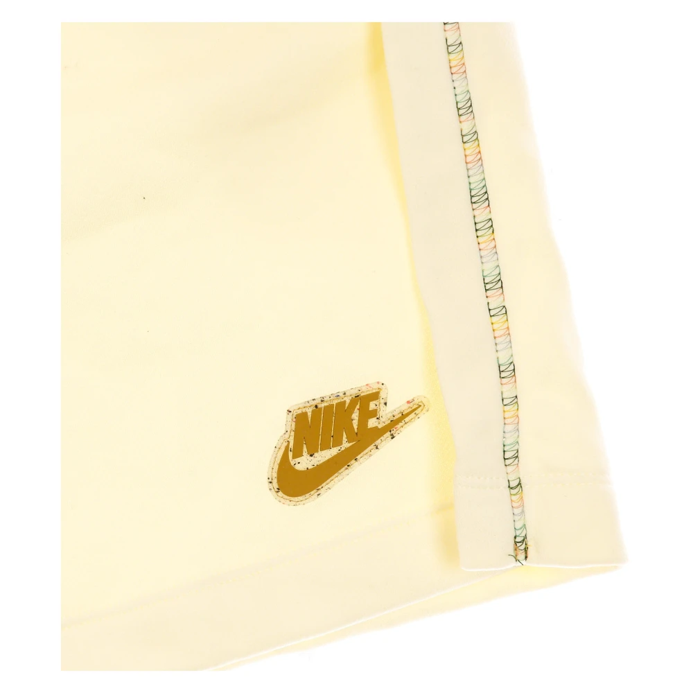 Nike Earth Day Trainingshorts Beige Dames