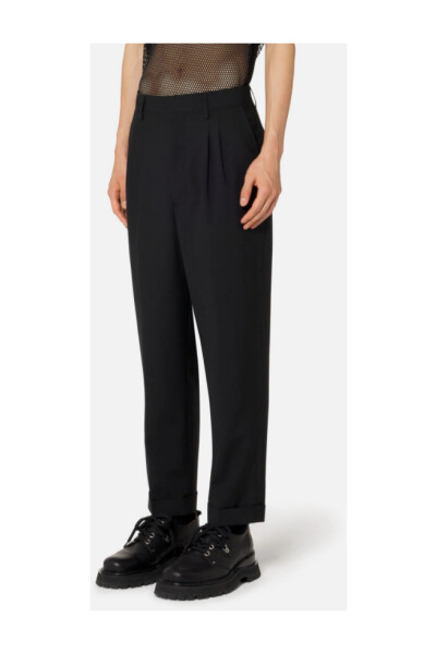 Schmal zulaufende Hose