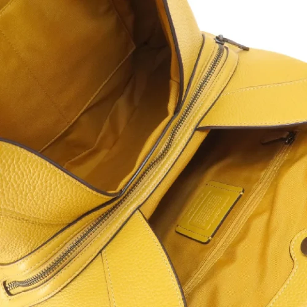 Coach Pre-owned Leather shoulder-bags Yellow Dames