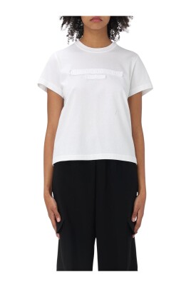 t-shirt-blanc-avec-detail-effiloche