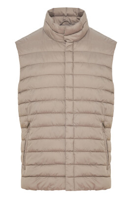 lightweight-polyamide-gilet-with-pockets