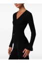 veste-noire-en-tricot-avec-poignets-evases
